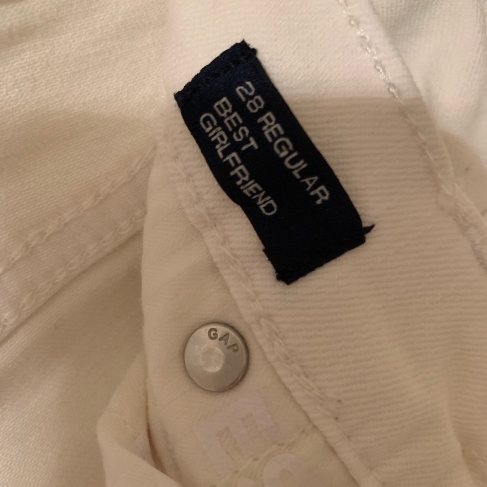 Gap cropped white jean, size 28